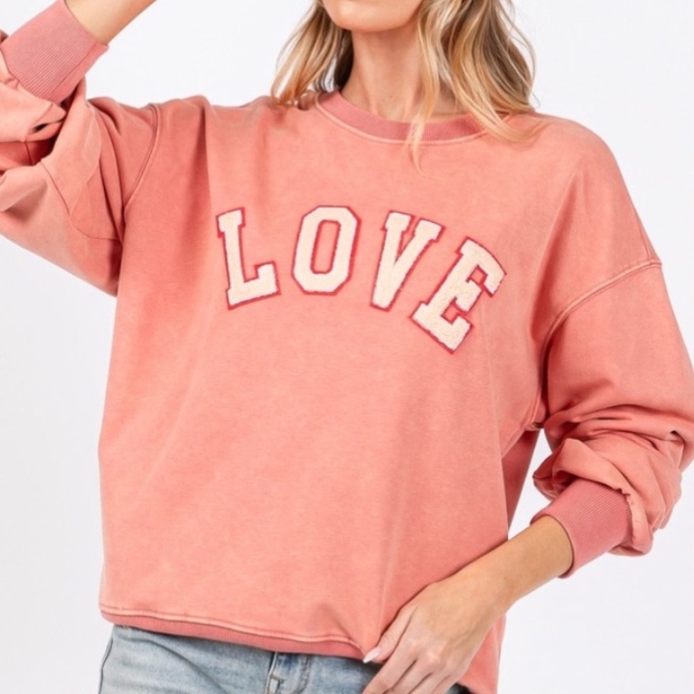🟠NWT SAGE & FIG Oversized “LOVE” Appliqué Sweatshirt in Orange SMALL